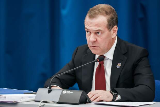 Медведев: Зеленскому придется прятаться до конца своей никчемной жизни