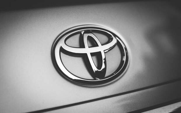 Появились первые фото новых уникальных версий Toyota Land Cruiser Prado и еще двух моделей