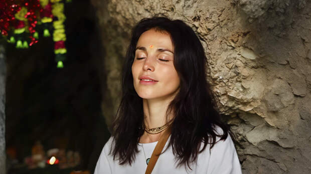 “Я любимое дитя бога”: Сати Казанова о новом статусе, родах-обряде и тревоге фанатов