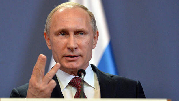 Путин снизил зарплаты чиновникам