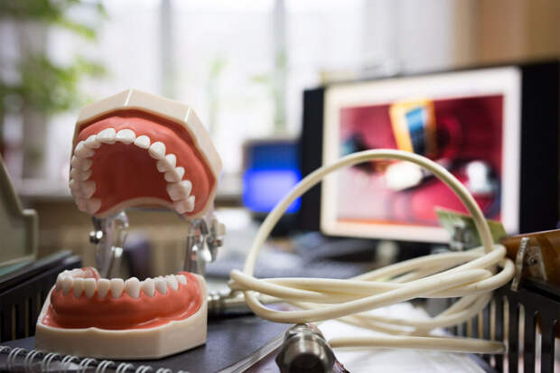 Врач Кочиева: боль при жевании может указывать на пульпит