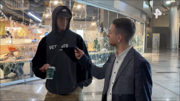 Комик Сабуров отказался от комментариев перед вылетом в Казахстан