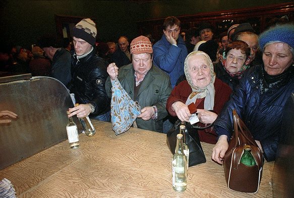 53 бутылки водки в год - на каждого советского человека. СССР был "страной алкоголиков"