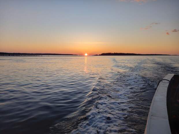 И море Белое, и щёки у казарки…