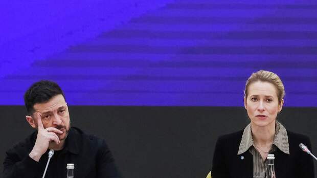 Над Киевом нависла стая «черных лебедей»