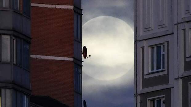 Ученые нашли в австралийских скалах подсказку к происхождению Луны