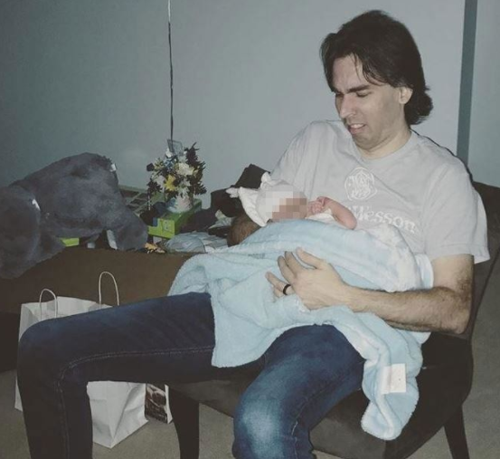 Мужчина застрелил сына, которого ему родила собственная дочь, а потом убил и её