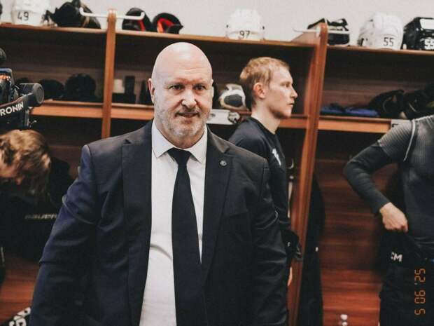 Уехавший в Канаду из-за семьи Бенуа Гру возглавил швейцарский «Цуг»