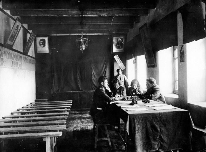 Библиотека и читальный зал в Нубарашене. 1930 год.