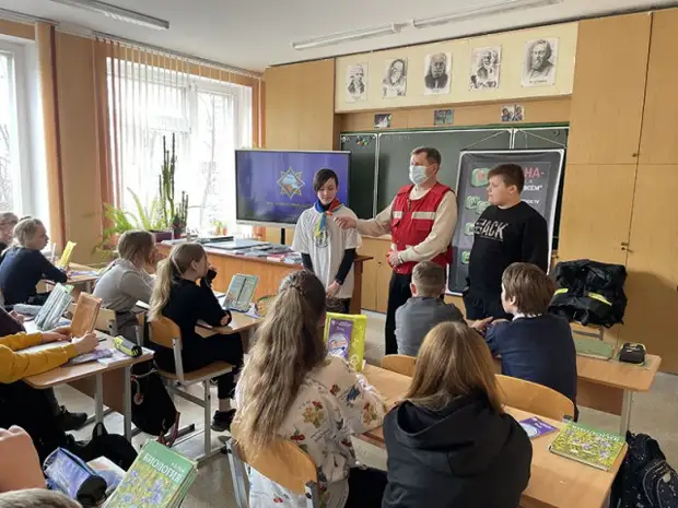 Школьники поиграли в онлайн-игру ´Шаги спасения´.