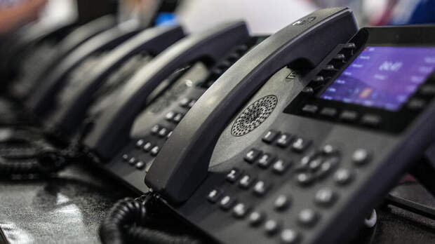 Forbes: в РФ пенсионерам могут отключить заграничные звонки на телефон