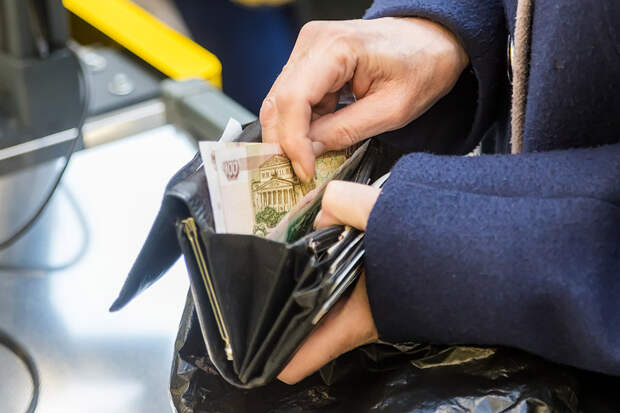 Зарплата жителей Новосибирска оказалась на 14 рублей ниже средней по Сибири