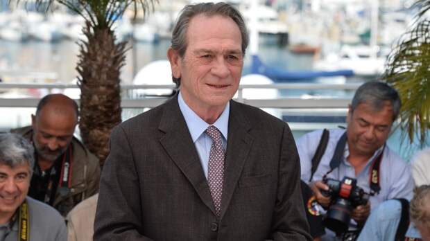 Очевидец, нашедший покойную дочь Томми Ли Джонса, подумал, что она в нетрезвом состоянии