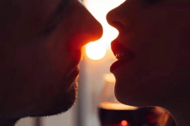 Врач Костечко рассказал, какие заболевания передаются через поцелуй