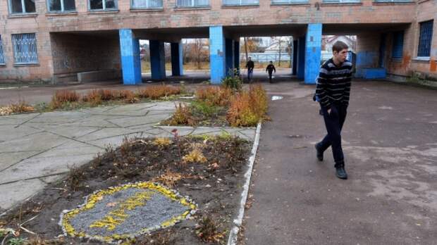 "Осядут в школьных библиотеках": украинский политолог о книгах ЛГБТ-тематики