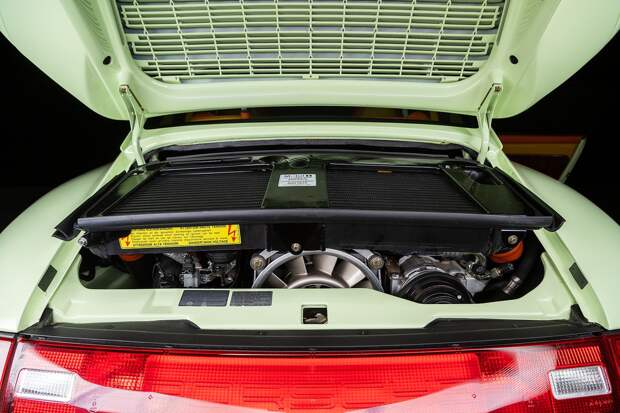 Porsche с очень ярким салоном, принадлежавший премьер-министру Кувейта