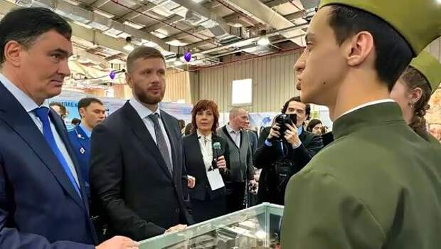 От уроков мужества до чествования педагогов и долгожителей