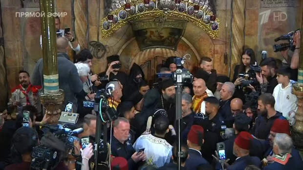 Благодатный Огонь сошёл в Иерусалиме