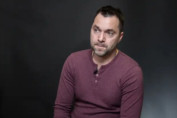 Арестович сообщил об ожидании оружия НАТО для подготовки к контрнаступлению