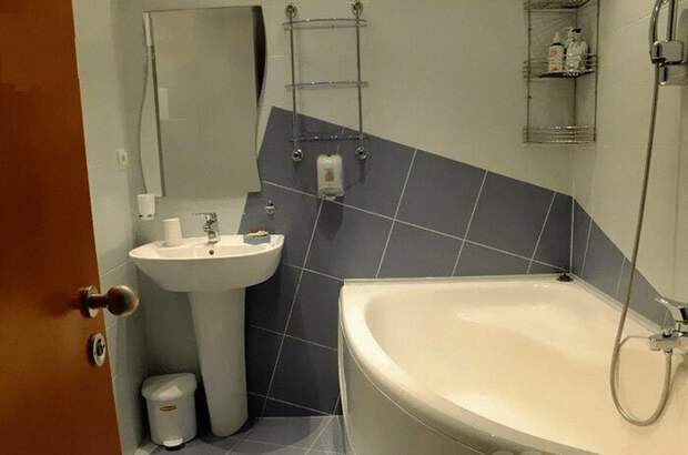 Пьяным и страдающим головокружениями из этой ванной комнаты просто не выбраться дизайн, дизайнеры, забавно, кровь из глаз, недача, ошибка, смешно, тяп ляп