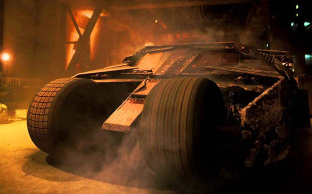 Бэтмобиль «Тумблер» Бэтмобиль «Тумблер»