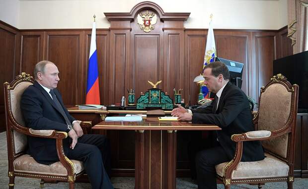С Председателем Правительства Дмитрием Медведевым.