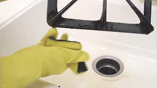 Как быстро и без лишних усилий очистить решётки газовой плиты