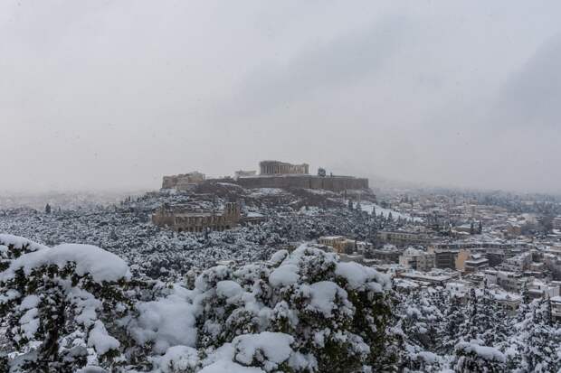 2 лишних выходных дня подарил грекам снегопад
