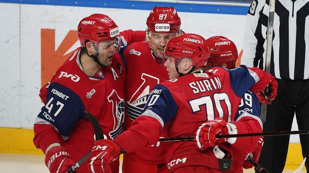 Хет-трик Иванова принес «Локомотиву» победу над СКА в матче КХЛ