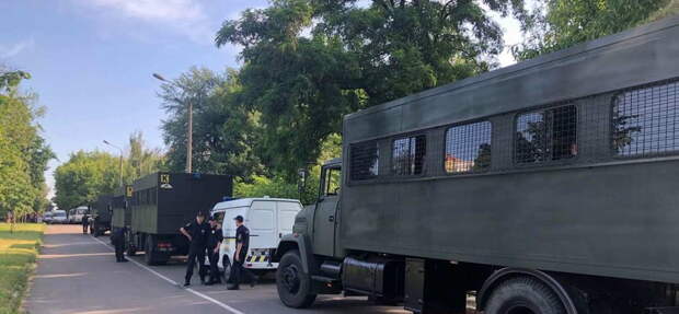 На параде «незалежности» самой новой техникой были автозаки – Геращенко