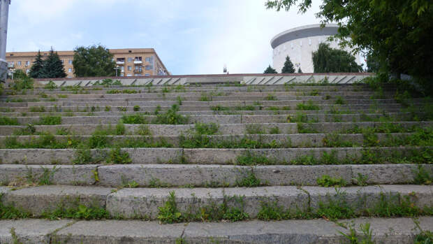 Лестница, ведущая к музею-панораме "Сталинградская битва"