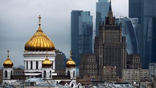 Храм Христа Спасителя, здание МИД РФ и Московский международный деловой центр Москва-Сити в Москве