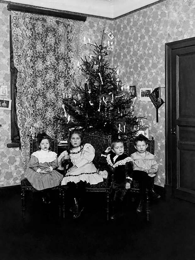 Дети у елки, 1910-е. МАММ/МДФ
