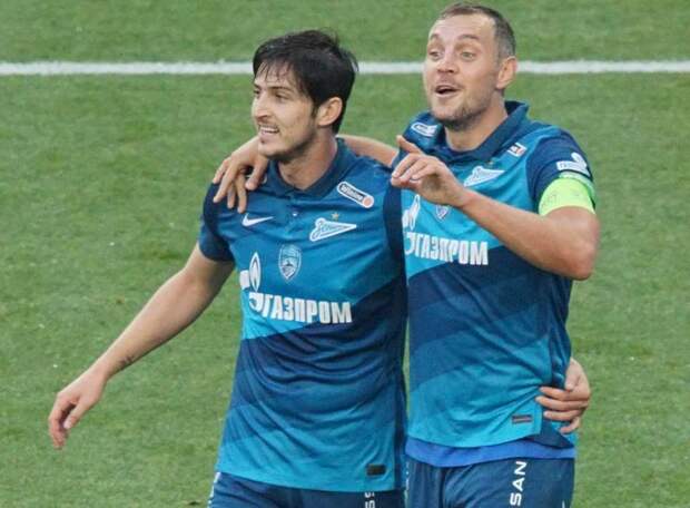 Лучшим клубным бомбардиром РПЛ второй год подряд стал форвард «Зенита» Артём Дзюба. Азмун отстал на один гол, нападающий «Спартака» Соболев - третий в рейтинге