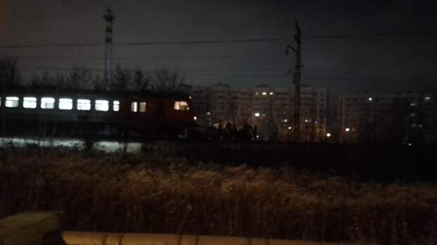 Электричка протаранила автомобиль на ж/д переезде в округе Пушкинский