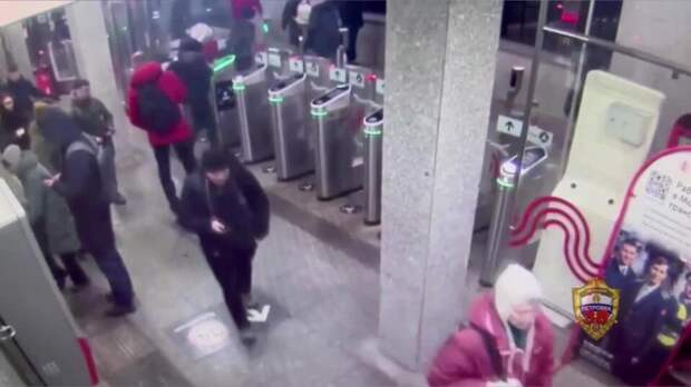 Мужчина залил лицо перцовкой пассажиру в московском метро