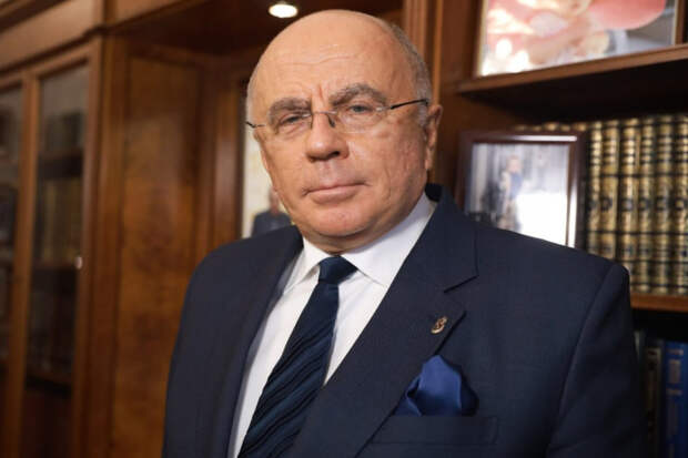 Ректор СПбГУП Александр Запесоцкий