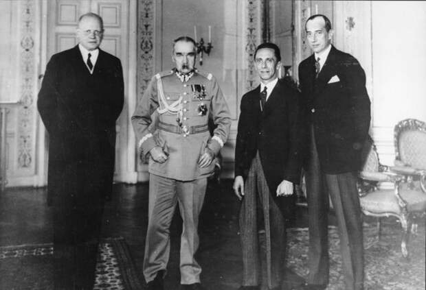 26 января 1934 подписан пакт Гитлера-Пилсудского 26 января 1934 подписан пакт Гитлера-Пилсудского