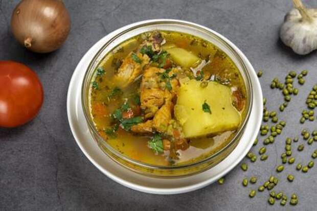 Суп с чечевицей,  копченостями и овощами родом из Турции