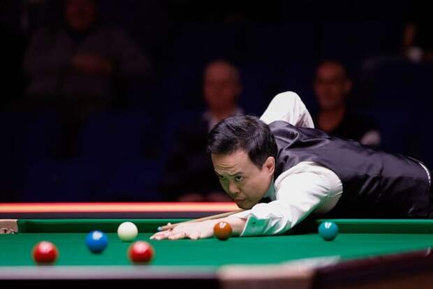 Марко Фу одержал трудную победу над Лиамом Дэвисом и прошел в третий квалификационный раунд Чемпионата мира 2026