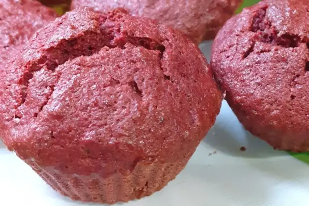 Свекольные маффины с грецкими орехами Свекольные маффины с грецкими орехами