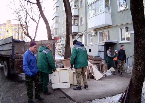 ГУК начала приводить в порядок подвалы смоленских многоэтажек