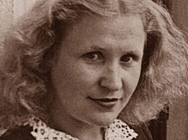 Анна Фёдоровна Филоненко-Камаева - советская разведчица. Участник Великой Отечественной войны, участвовала в обороне Москвы и партизанском движении.  /фото из личного архива семьи Филоненко, ими любезно мне предоставленное/