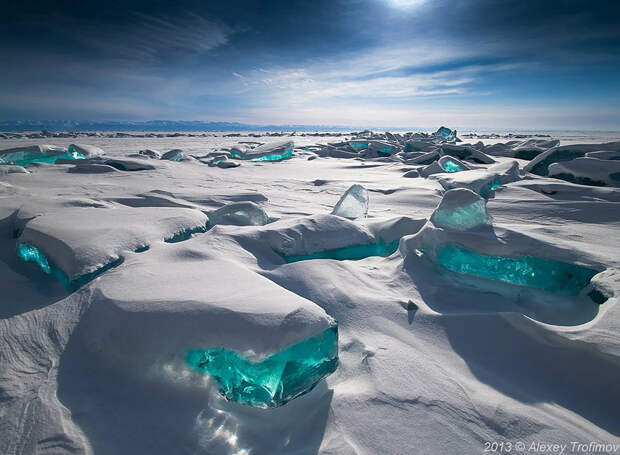 27. Голубой лед на озере Байкал, Россия