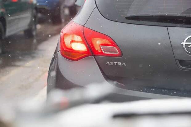 Тулякам рассказали, что делать при заносе в снегопад