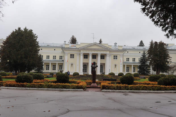 Имение императорских друзей