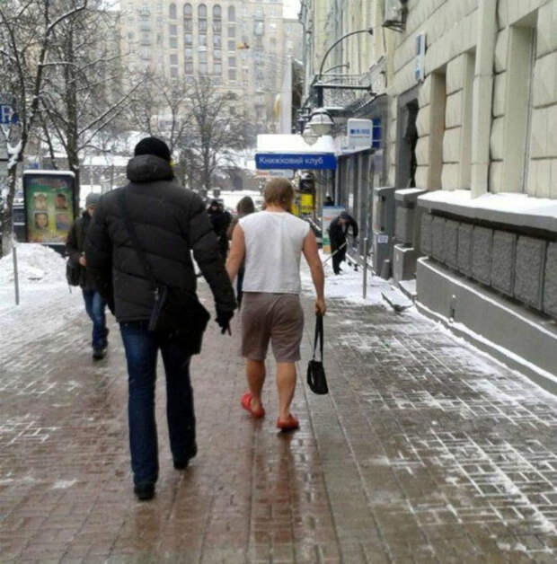Оделся по сезону. Оделся по сезону.