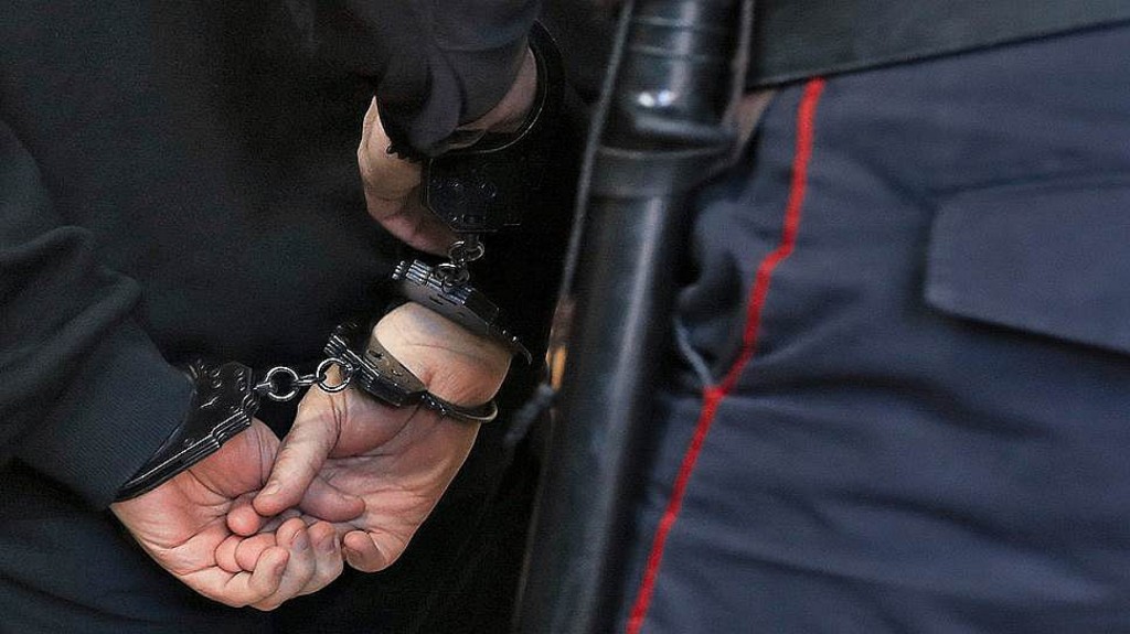 Сотрудники наркоконтроля задержали драгдилера на Шоссе Энтузиастов