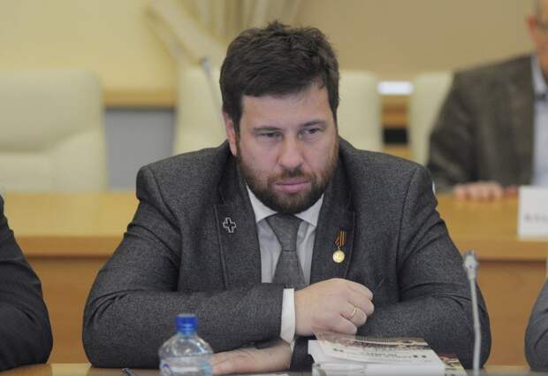 Захватывают храмы и выгоняют священников, взрывают православных русских консерваторов, саботируют распоряжения правителя...