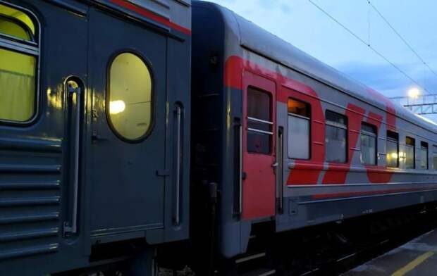 Поезд Владивосток-Москва был остановлен из-за угрозы минирования